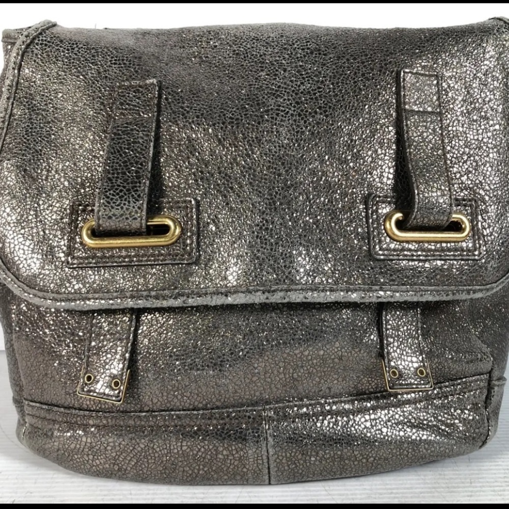YVES SAINT LAURENT
Leather Medium Besace Flap metallic silver - Picture 8 of 11